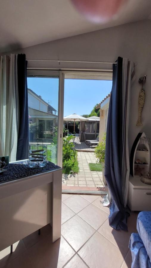 לינה וארוחת בוקר מאנדליה-לה-נאפול Dans Un Jardin Bb Et Jacuzzi מראה חיצוני תמונה