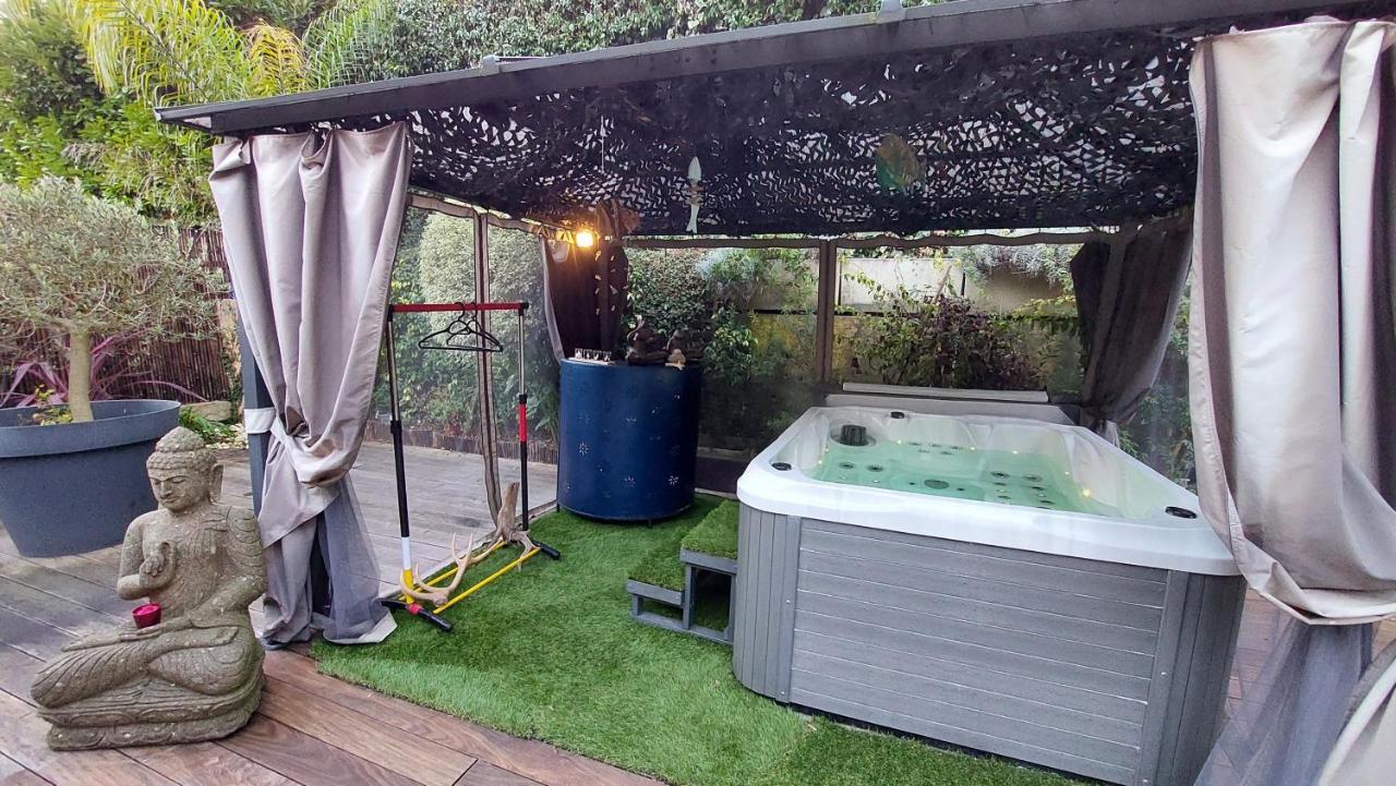 לינה וארוחת בוקר מאנדליה-לה-נאפול Dans Un Jardin Bb Et Jacuzzi מראה חיצוני תמונה
